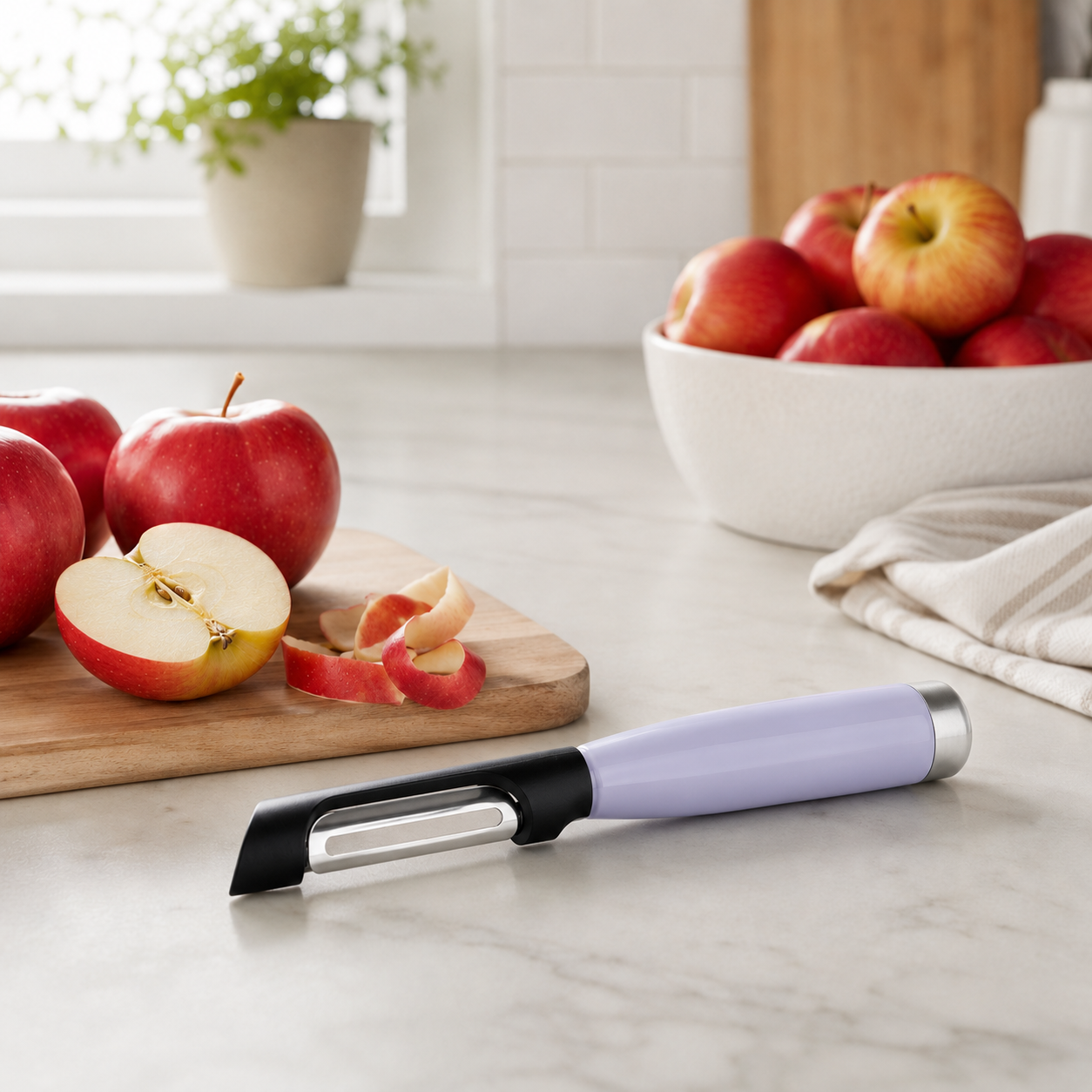 KitchenAid Euro Straight Peeler – Lavender Purple Fruit & Vegetable Peeler with Protective Blade Cover